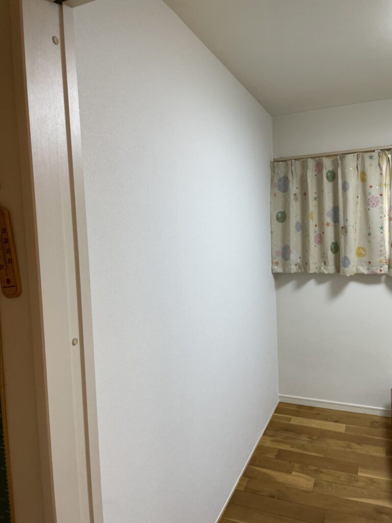 子供室間仕切クロス施工