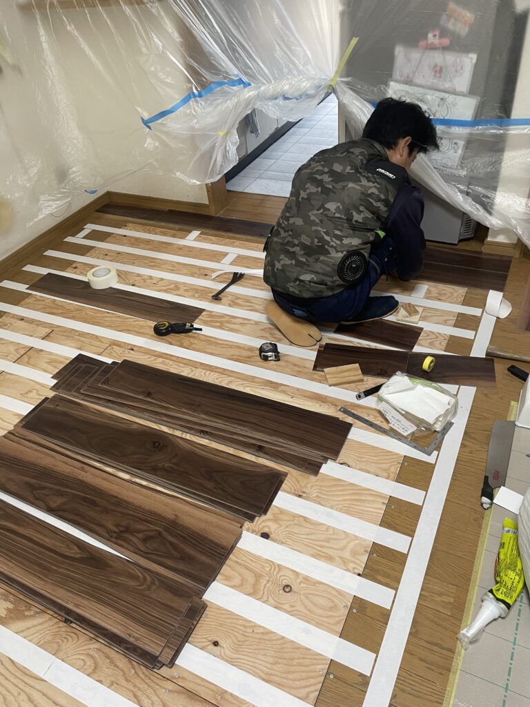 貼り出し