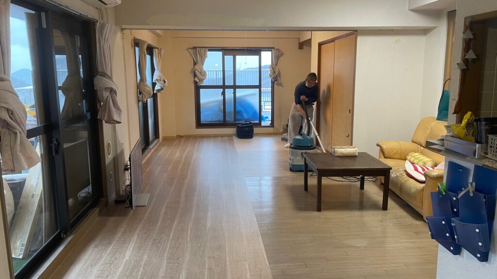 住みながらリノベの生活感と施工の様子
